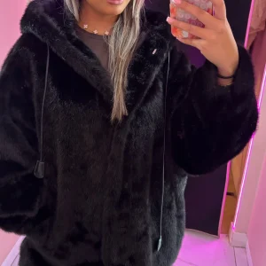 Fourrure végane à capuche