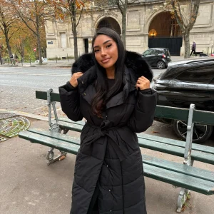 Doudoune à capuche longue amovible