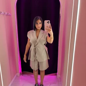 Ensemble de tailleur pantalon court