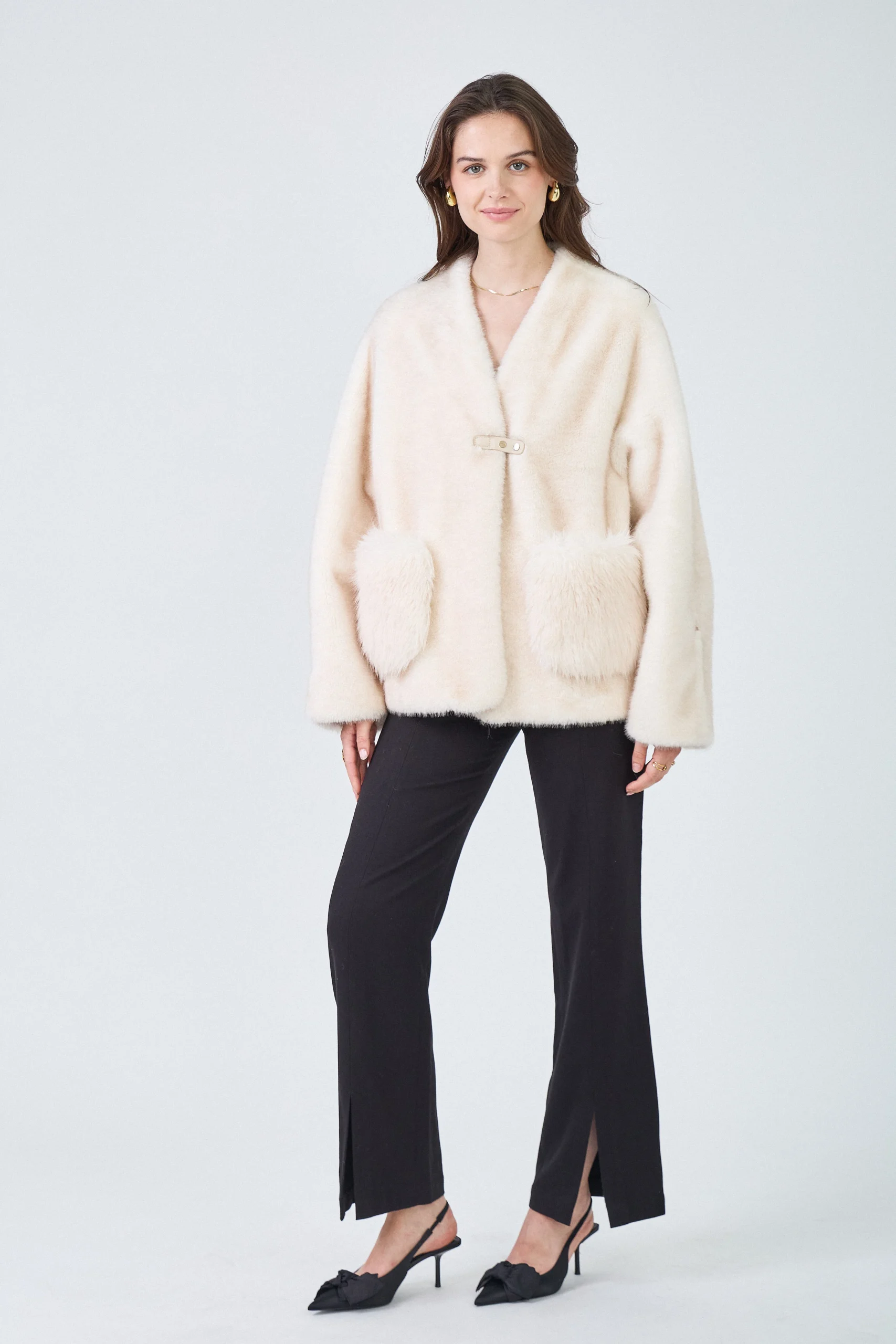 AMELIA - Veste courte en fausse fourrure – Image 7