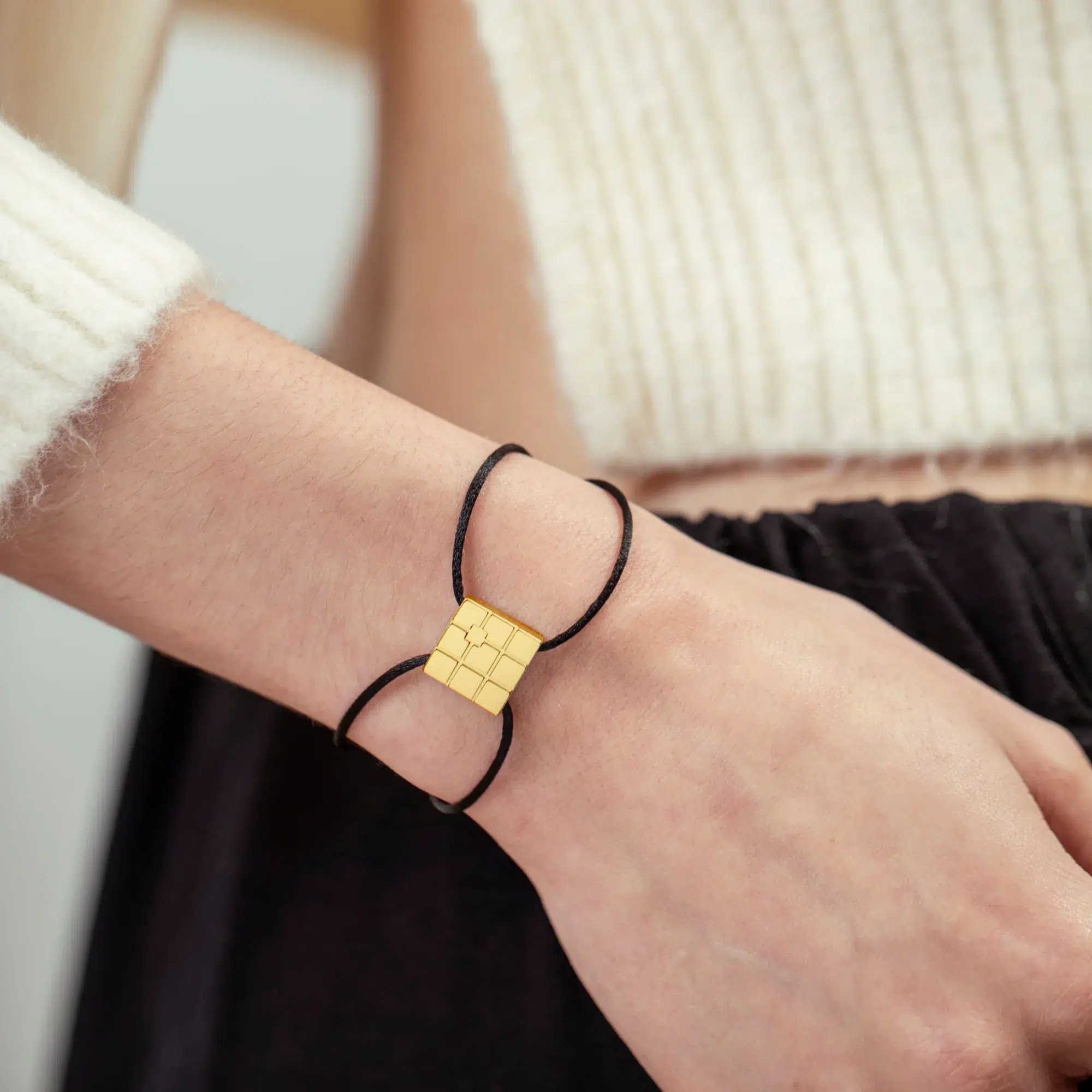 Bracelet cordon noir Lucia – Plaqué or – Bau Paris – Image 2