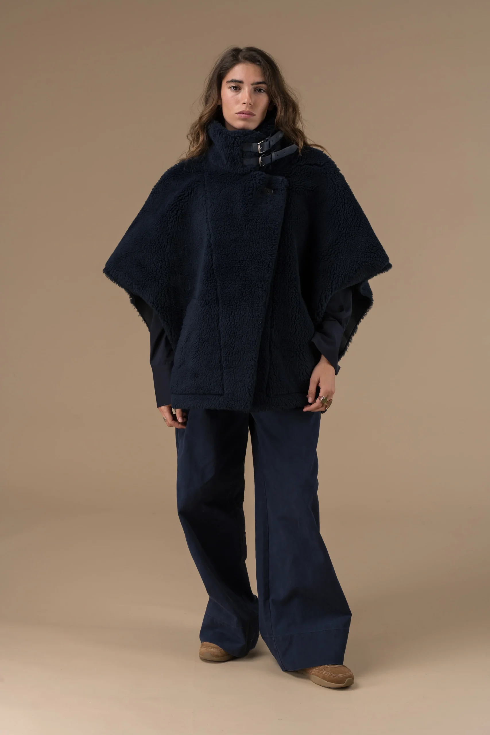 Manteau Olga fausse fourrure en mouton retourné – Image 8