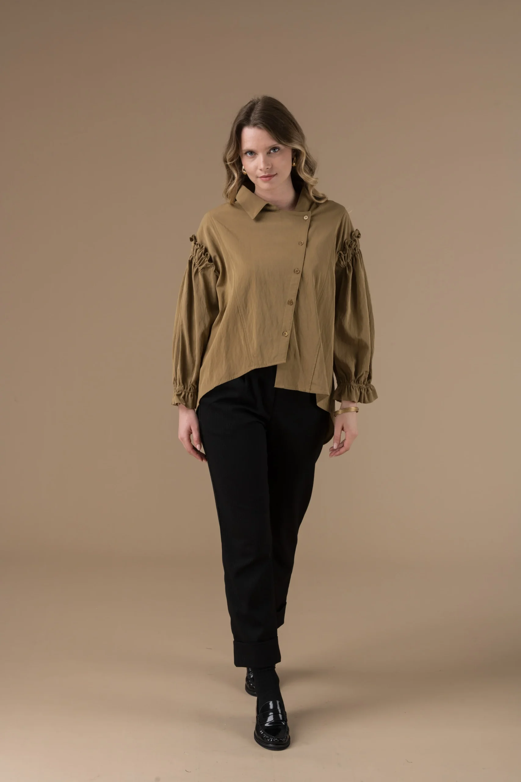 Blouse Tulipe asymétrique à manches longues – Image 8