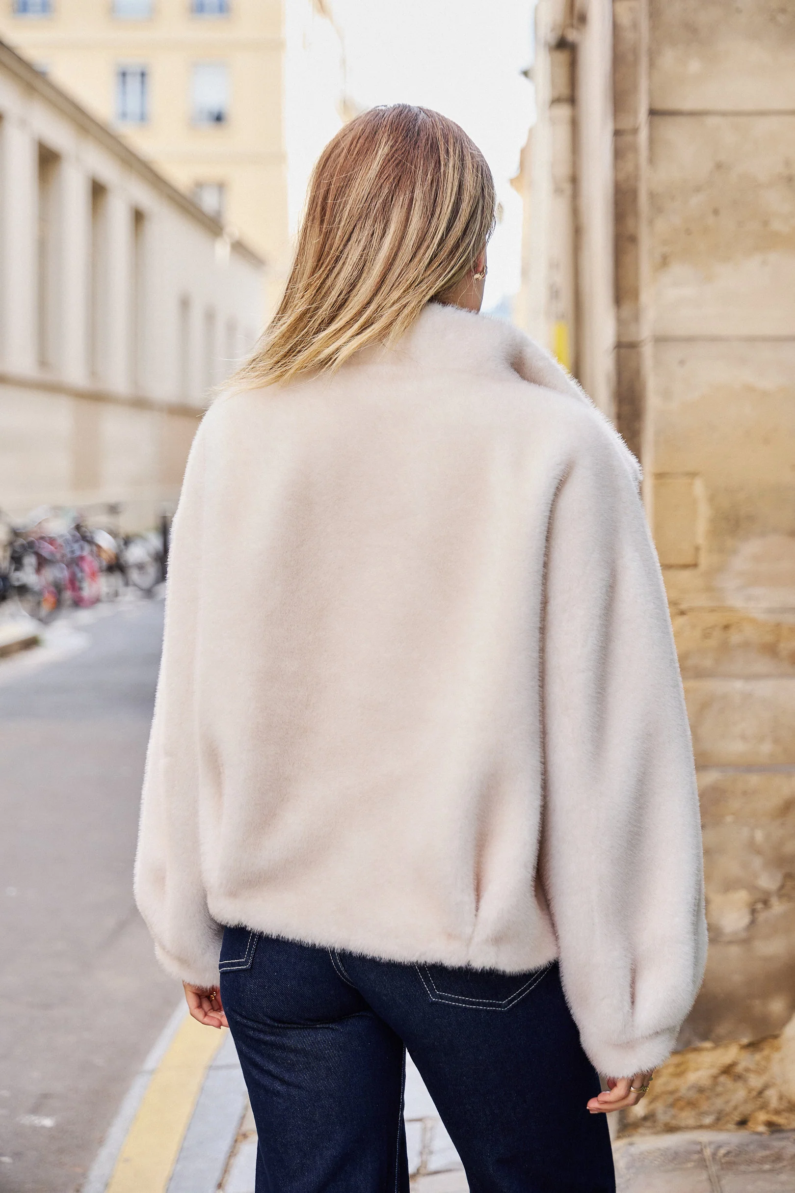 EUGENIE - Veste en fausse fourrure – Image 6