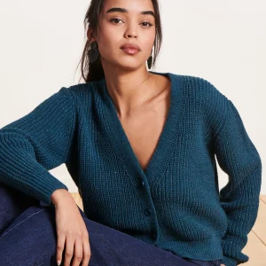 Gilet court bleu pétrole en maille irisée col V