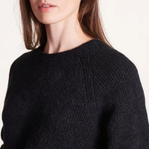 Pull noir droit col rond