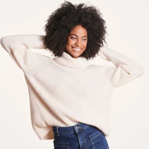 Pull écru ample col boule en côtes perlées