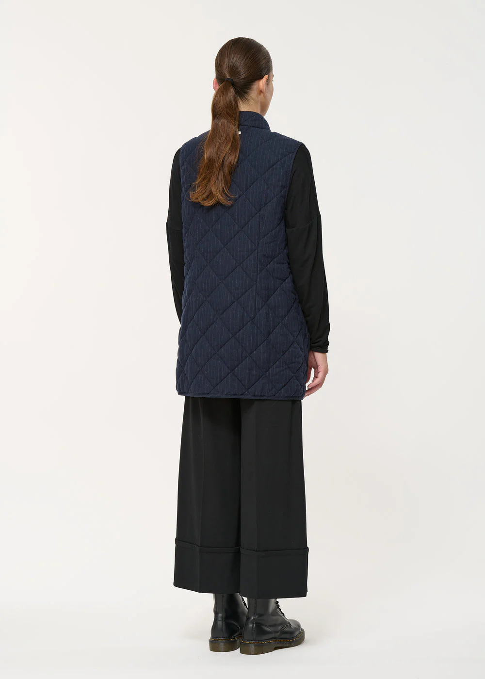 Blouson matelassé bleu marine sans manches et col montant – Image 2