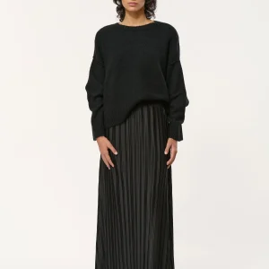 Jupe noire longue cintrée et plissée