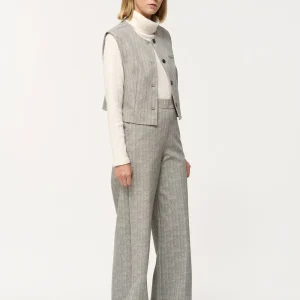 Pantalon large gris à chevrons