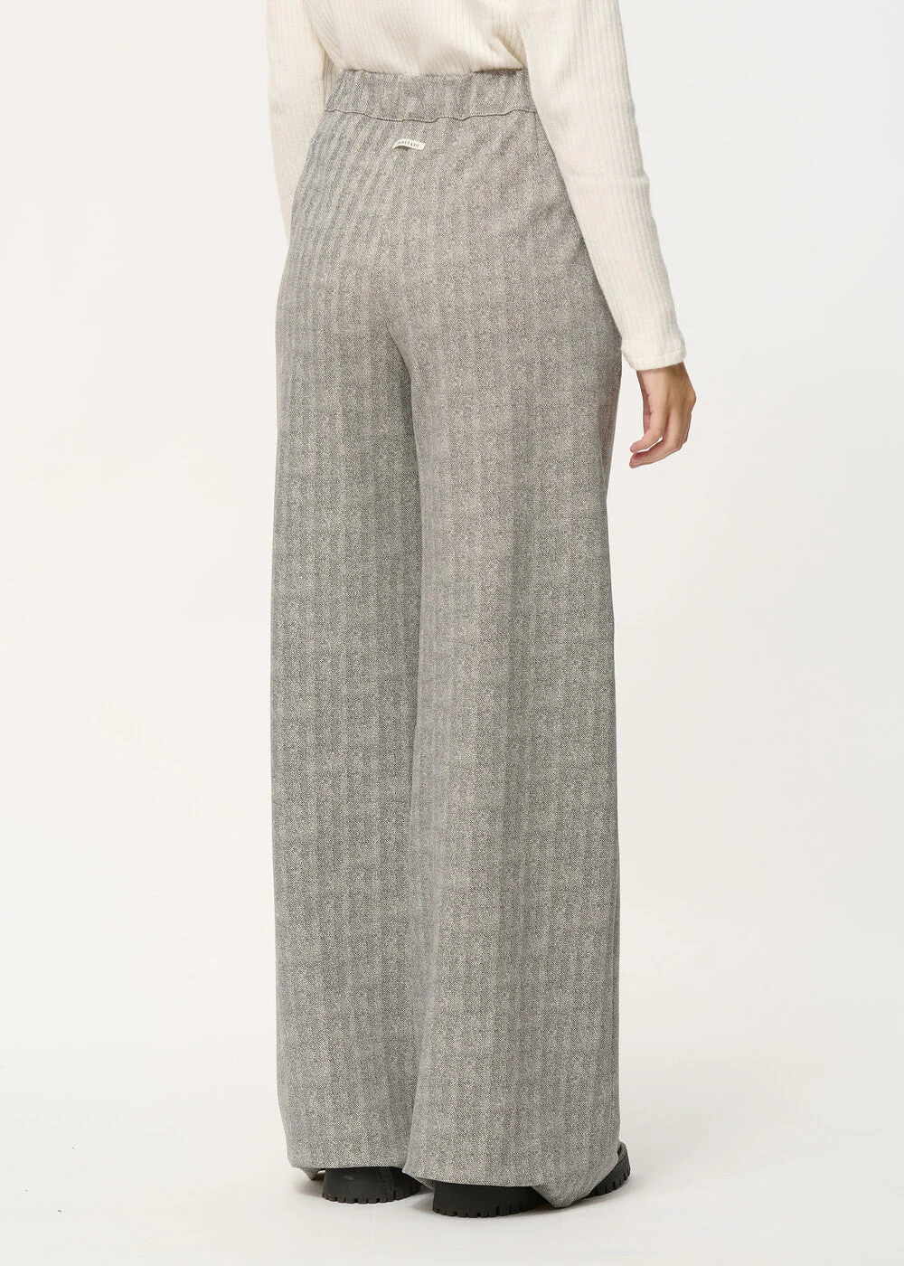 Pantalon large gris à chevrons – Image 2