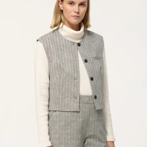 Gilet court gris sans manches imprimé chevron