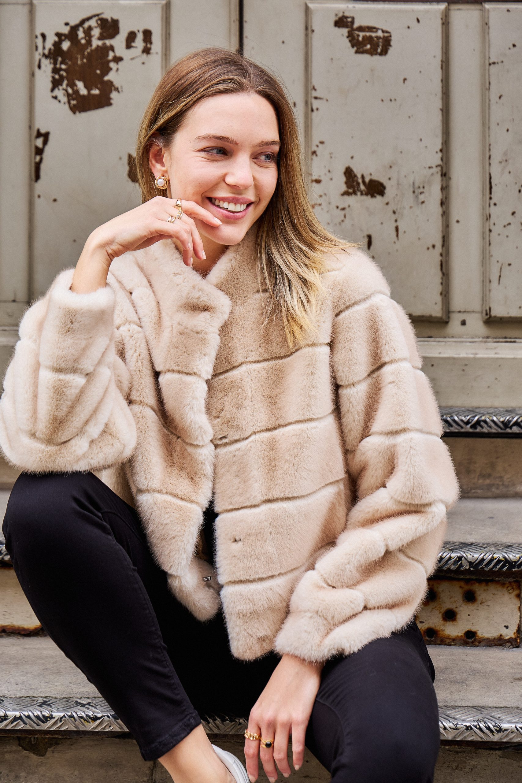 JADE - Veste en fausse fourrure – Image 3