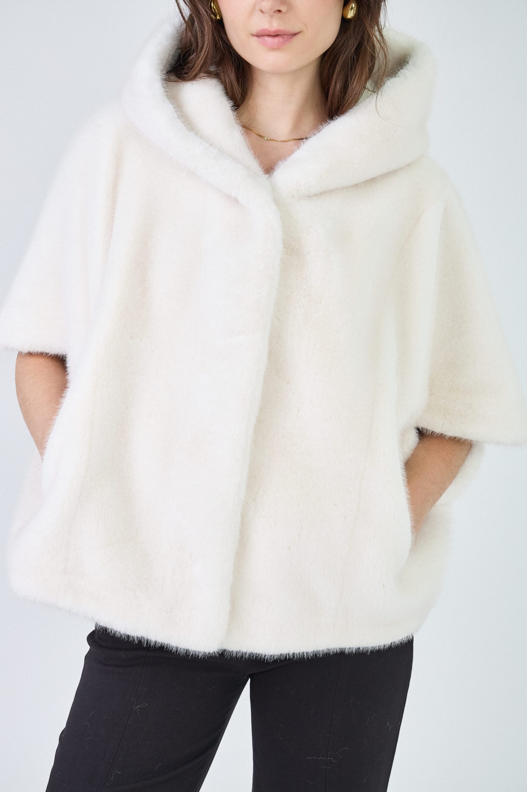 LEONIE - Cape en fausse fourrure – Image 8