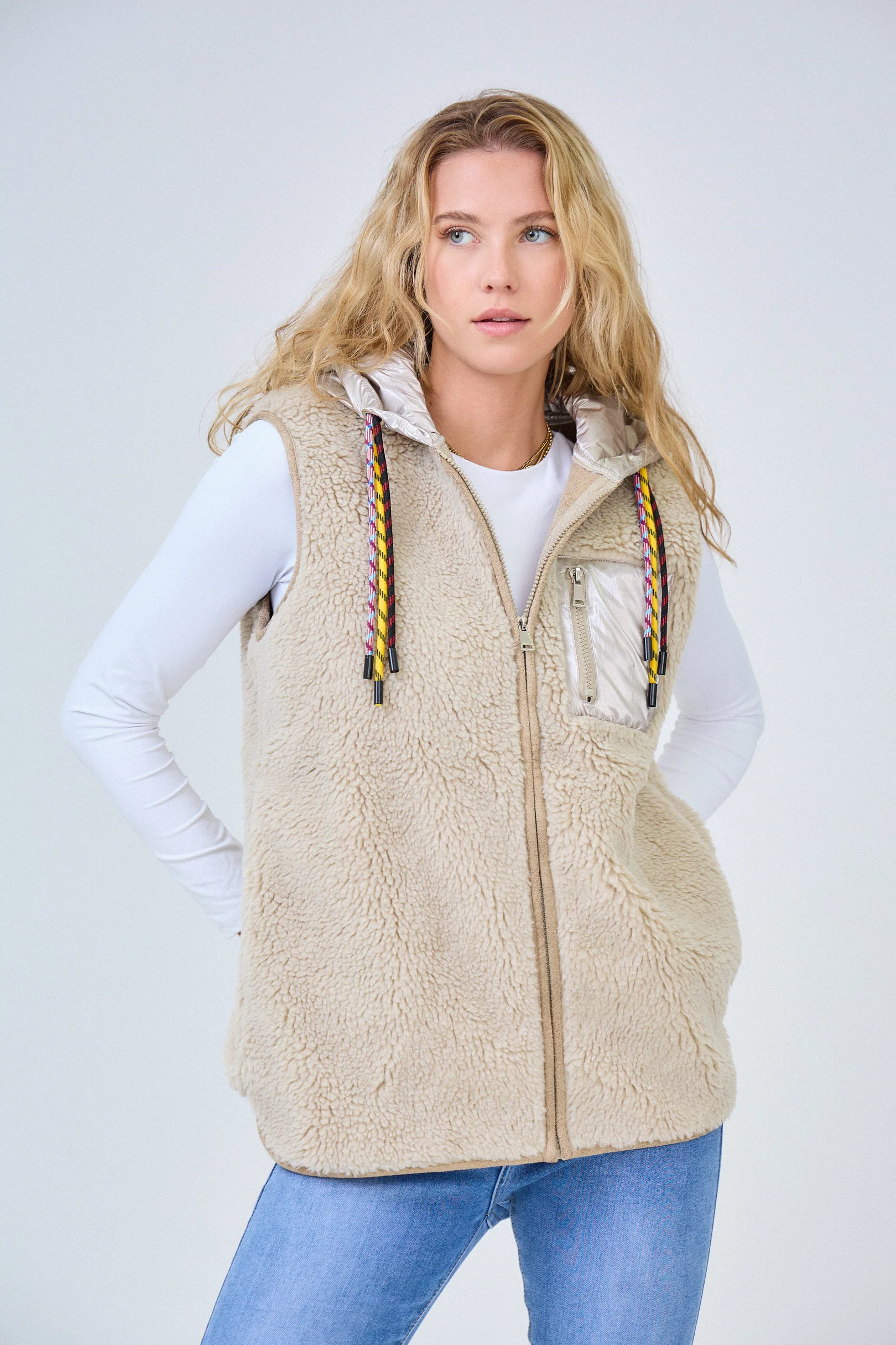 MILA - Gilet sans manches en fausse fourrure – Image 7