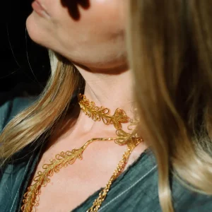 Choker doré élégant Charlotte Bronte | Ikkelele